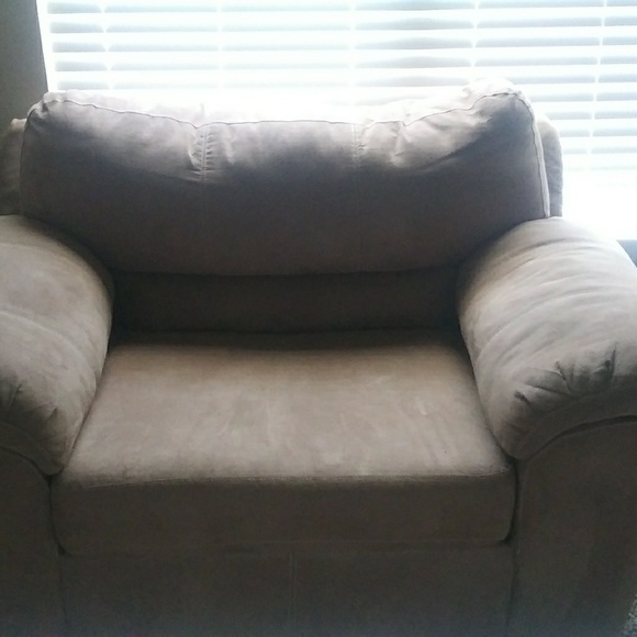 Oversized microfiber tan chair - Picture 1 of 1